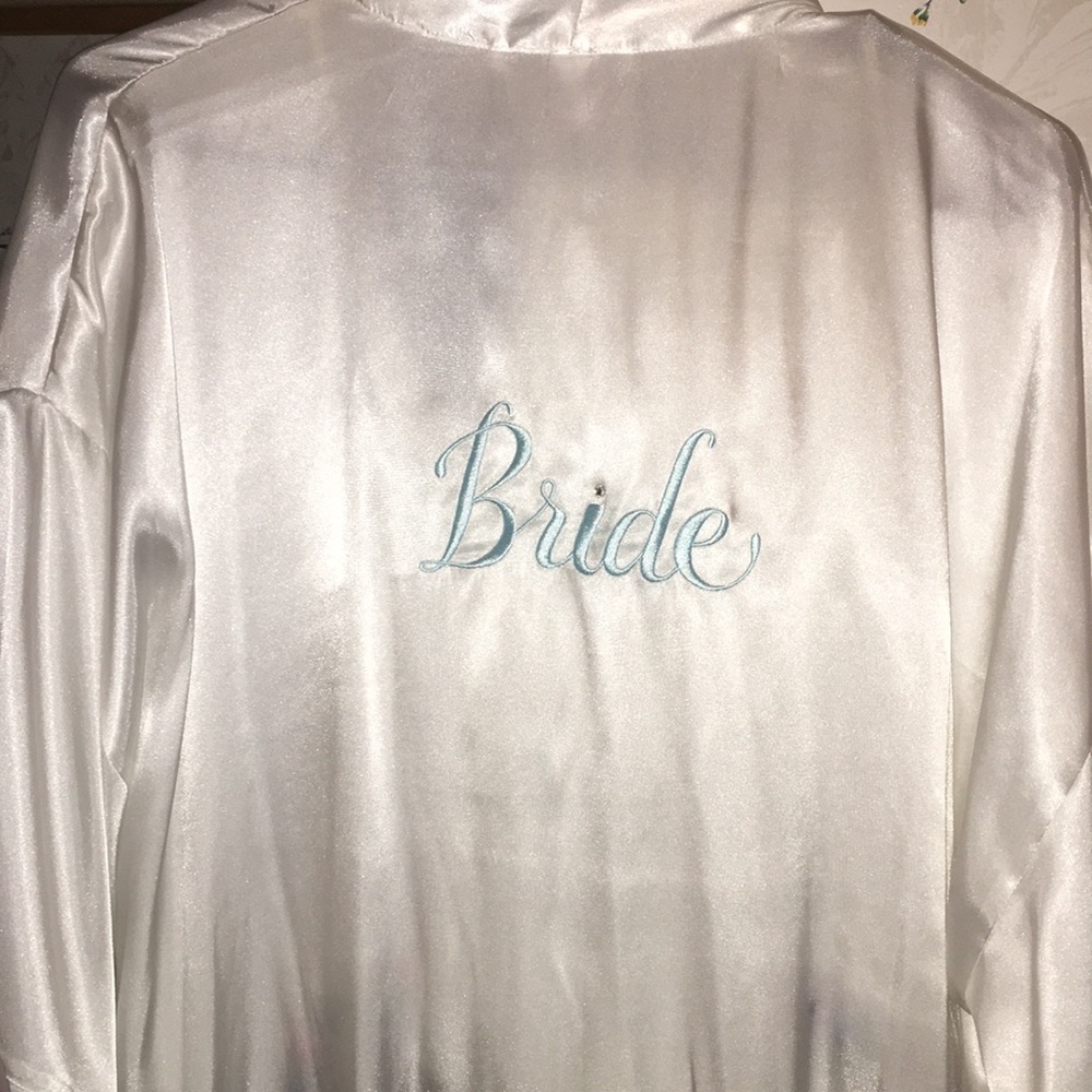 Brides Robe - Picture 2 of 5